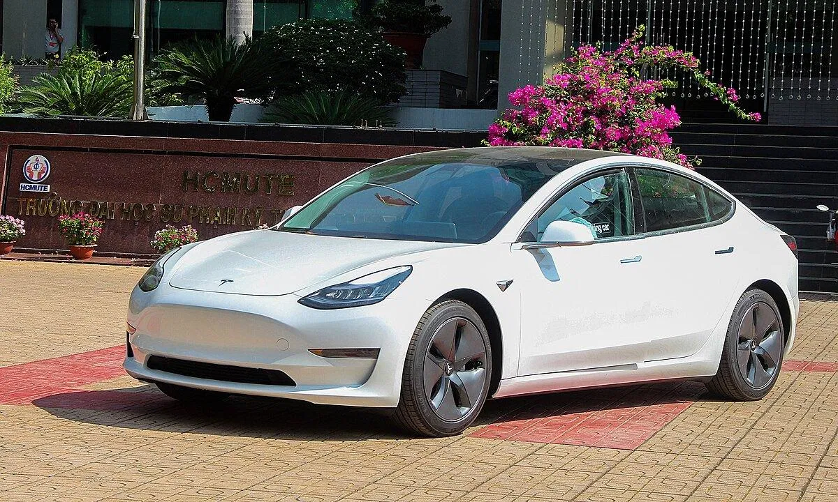 Mẫu xe điện Tesla Model 3 (Ảnh: Internet) Mẫu xe điện Tesla Model 3 (Ảnh: Internet)