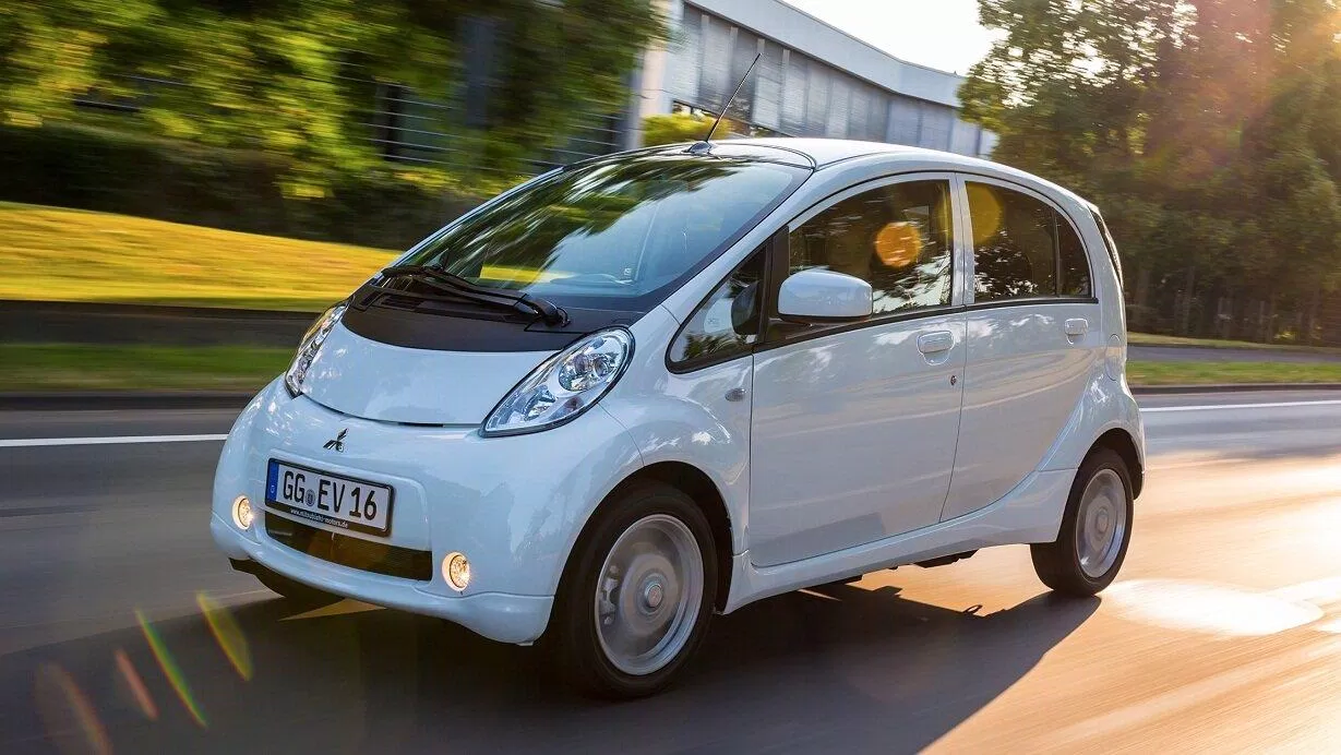 Chiếc xe điện i-MiEV của Mitsubishi có hình dáng kỳ lạ (Ảnh: Internet)