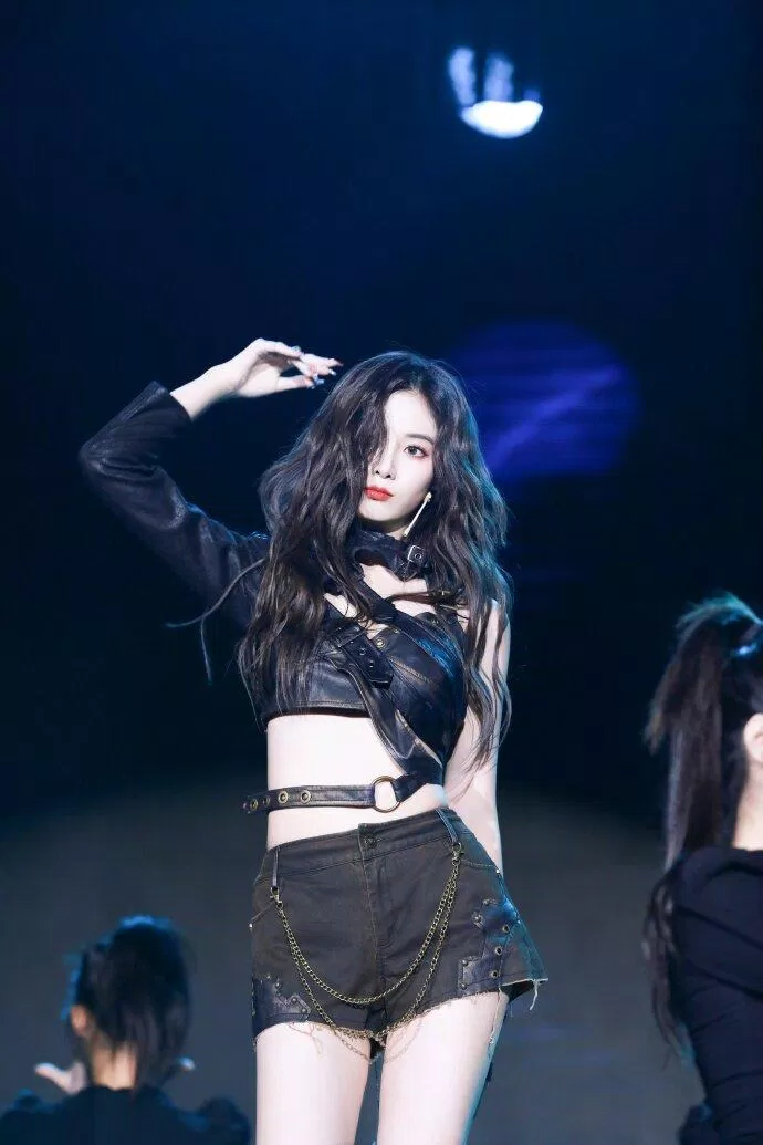 Từ Nghệ Dương khoe body chuẩn trong vũ đạo ca khúc mới (Ảnh: Internet) Từ Nghệ Dương khoe body chuẩn trong vũ đạo ca khúc mới (Ảnh: Internet)