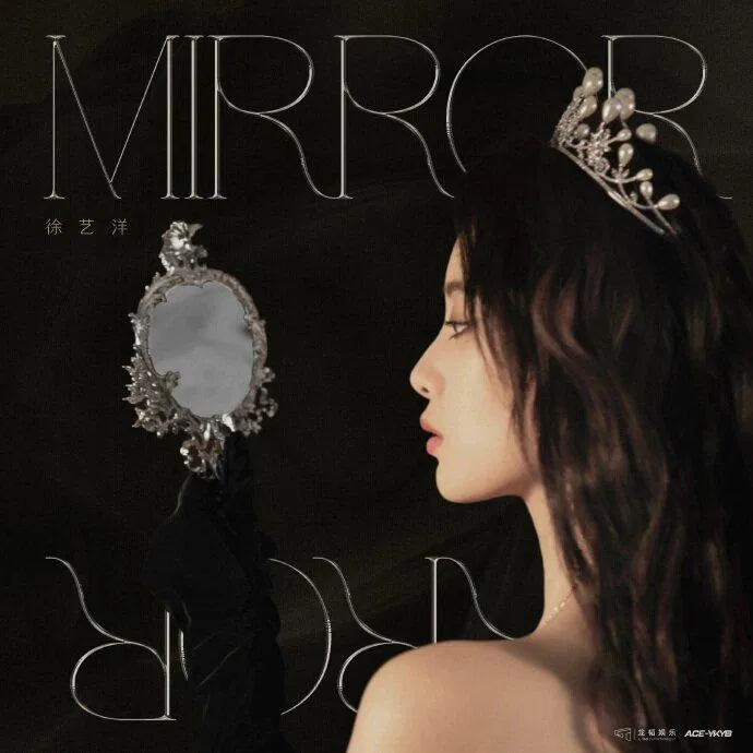 Poster của ca khúc "Mirror Mirror" (Ảnh: Internet) Poster của ca khúc "Mirror Mirror" (Ảnh: Internet)