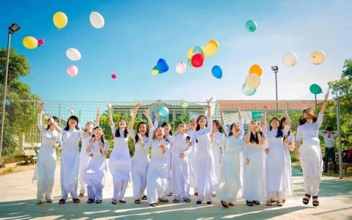 Sống lại tuổi thành xuân cùng câu chữ trong “Ngôi trường mọi khi” (nguồn ảnh: Internet)