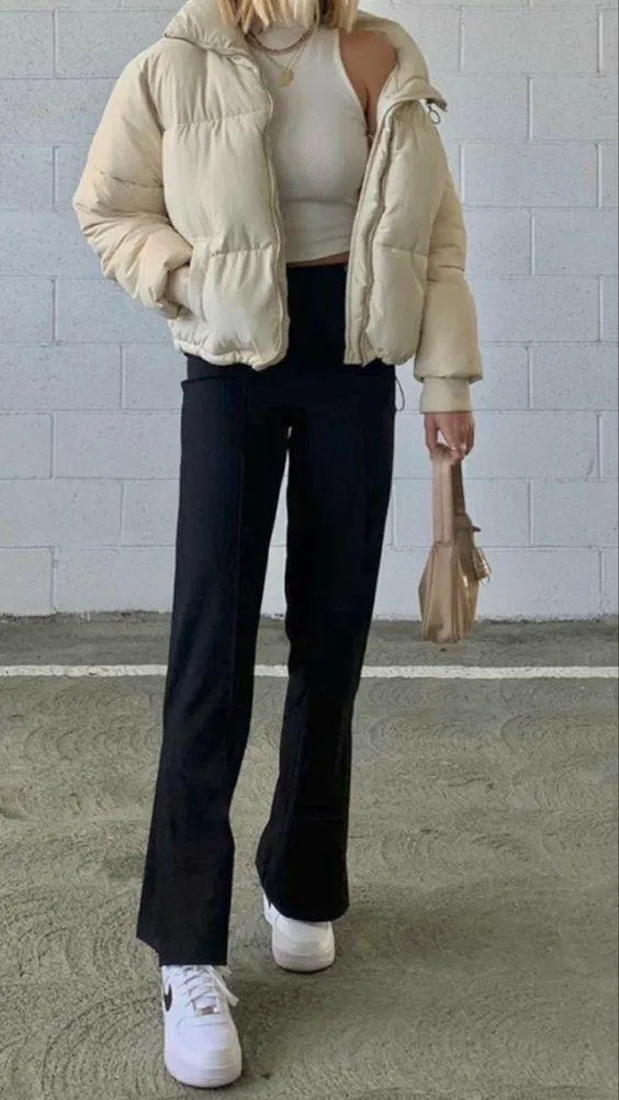 Áo phao mix sneaker và quần suông đen