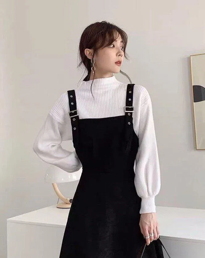 Điệu đà khi phối áo cổ lọ và váy dây