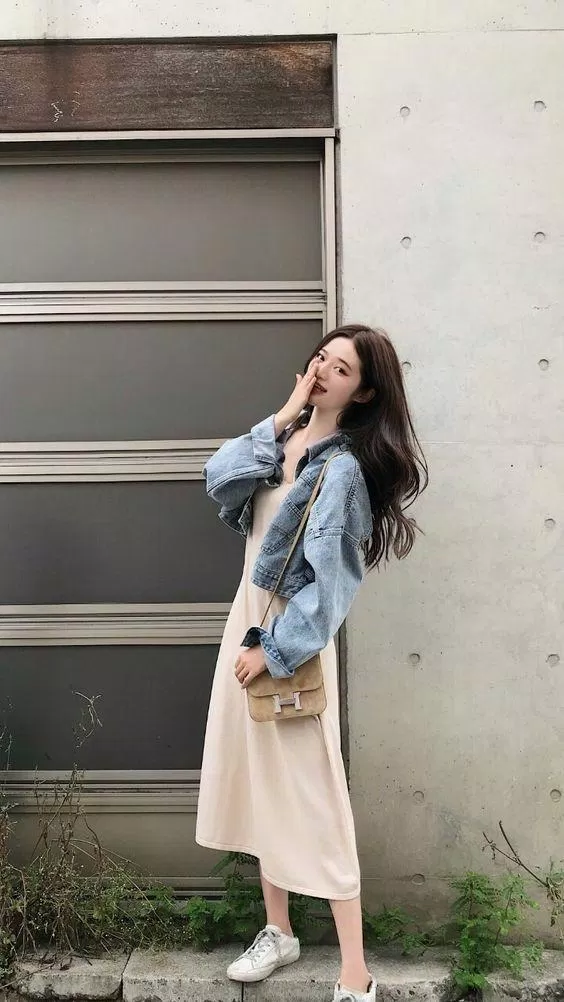 Áo khoác jeans kết hợp với đâm dài (Nguồn: Internet)