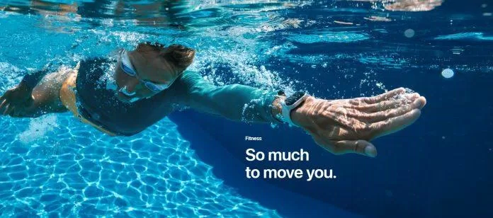 Apple Watch Series 8 cho phép bạn hoạt động thoải mái dưới bể bơi với công nghệ kháng nước WR50 (Ảnh: Internet)