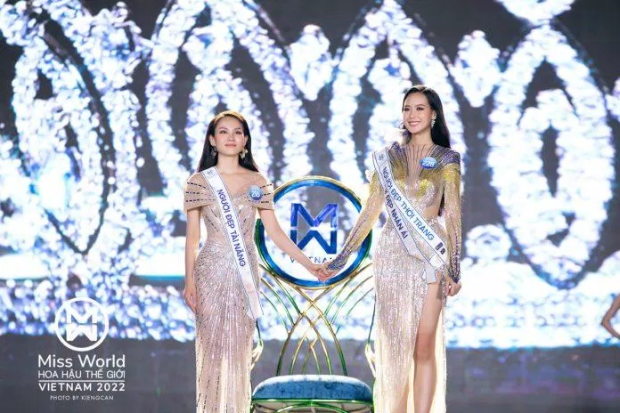 Dù đạt danh hiệu Á hậu 1 nhưng với chiều cao khủng của mình, Bảo Ngọc đôi khi "lấn lướt" cả Hoa hậu Mai Phương.