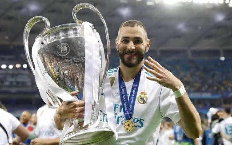 Benzema tiếp tục cùng Real Madrid vô địch lần thứ 3 liên tiếp vào năm 2018 (Ảnh: Internet) Benzema tiếp tục cùng Real Madrid vô địch lần thứ 3 liên tiếp vào năm 2018 (Ảnh: Internet)