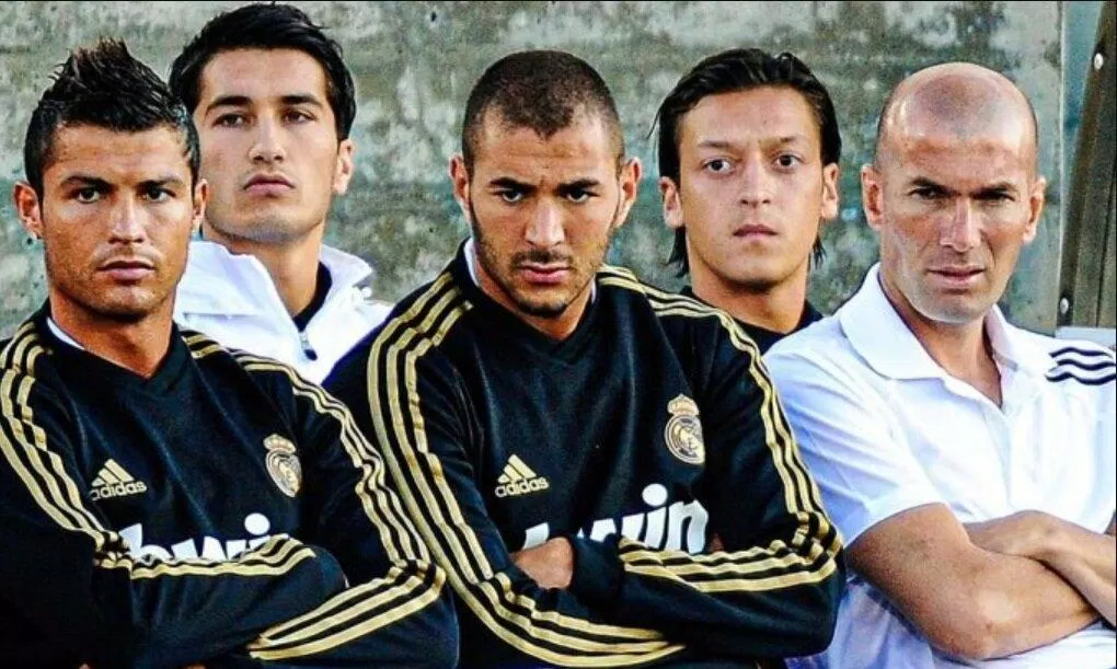 Zidane là người đứng ra bảo vệ hậu bối trước sức ép của truyền thông lúc bấy giờ (Ảnh: Internet) Zidane là người đứng ra bảo vệ hậu bối trước sức ép của truyền thông lúc bấy giờ (Ảnh: Internet)