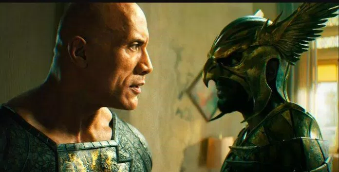 Những cuộc đối thoại tay đôi của Black Adam và Hawkman chẳng đi tới đâu (Ảnh: Internet)
