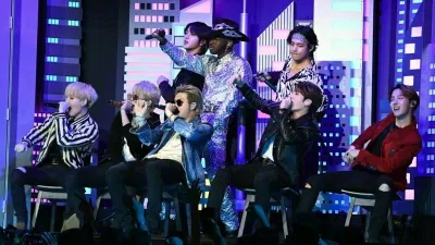 26/1/2020: BTS viết nên một trang sử mới cho nền âm nhạc Hàn Quốc khi chính thức xuất hiện trên sân khấu danh giá Grammy với vai trò nghệ sĩ biểu diễn (nguồn ảnh: internet)