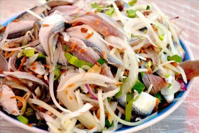Gỏi cá trích là một món ăn giàu dinh dưỡng (Ảnh: Internet) Gỏi cá trích là một món ăn giàu dinh dưỡng (Ảnh: Internet)