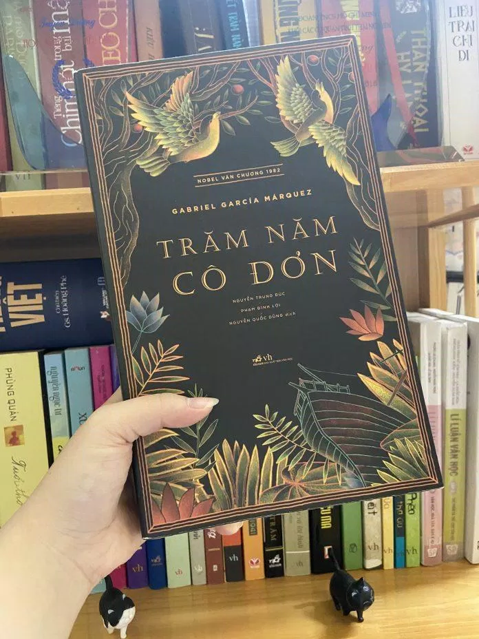 Cuốn sách Trăm năm cô đơn (Ảnh: Mây) Cuốn sách Trăm năm cô đơn (Ảnh: Mây)