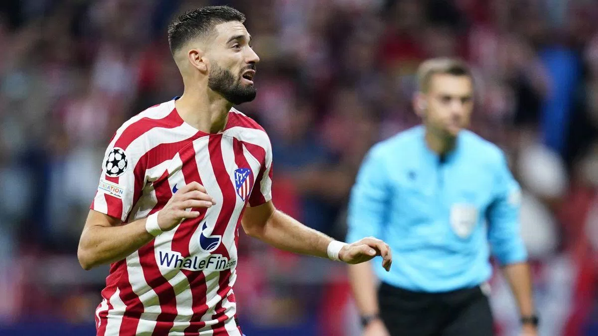 Carrasco từ anh hùng hóa tội đồ đưa Atletico Madrid xuống chơi ở C2 (Ảnh: Internet)