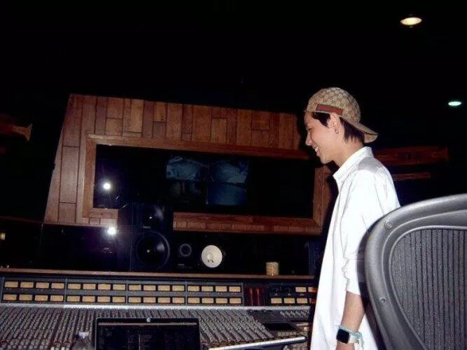 Raesung học cách sáng tác và sản xuất nhạc từ Teddy Park (Ảnh: Internet)