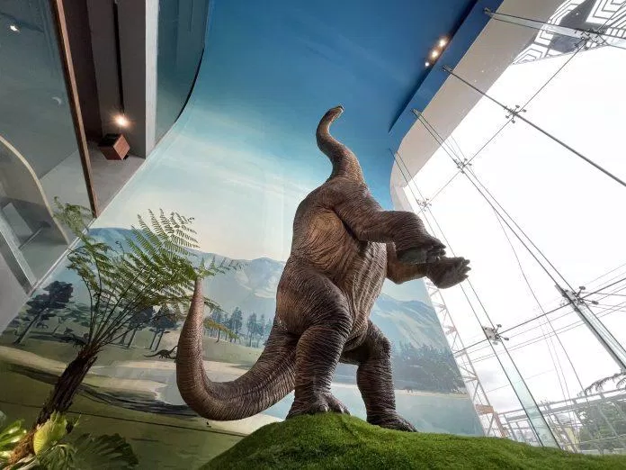 Mô hình khủng long lớn tại cổng vào quán cà phê khủng long Saurus coffee & Gallery. (Nguồn: Internet)
