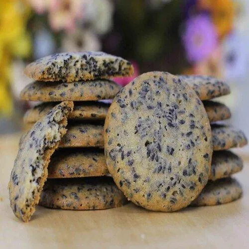 Bánh quy mè đen. (Nguồn: Internet) Bánh quy mè đen. (Nguồn: Internet)