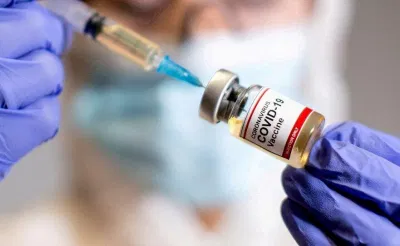 Tiêm vaccine là cách đơn giản và hiệu quả giúp tránh mắc COVID-19 (Ảnh: Internet) Tiêm vaccine là cách đơn giản và hiệu quả giúp tránh mắc COVID-19 (Ảnh: Internet)