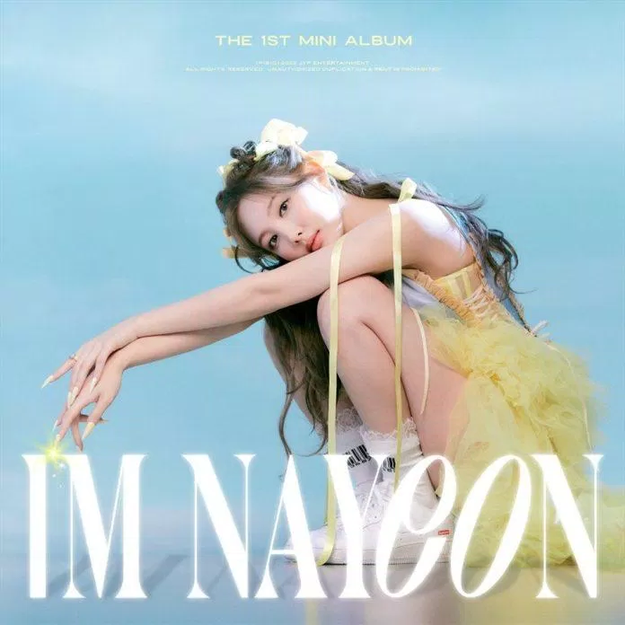 Nàng thơ xinh đẹp Nayeon trong album debut (Ảnh: Inernet)