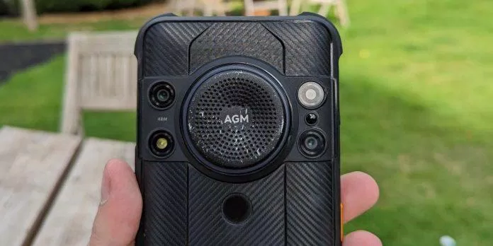 Màng loa nằm ở mặt sau dễ bị lõm khi va đập (Ảnh: Internet) Màng loa nằm ở mặt sau dễ bị lõm khi va đập (Ảnh: Internet)