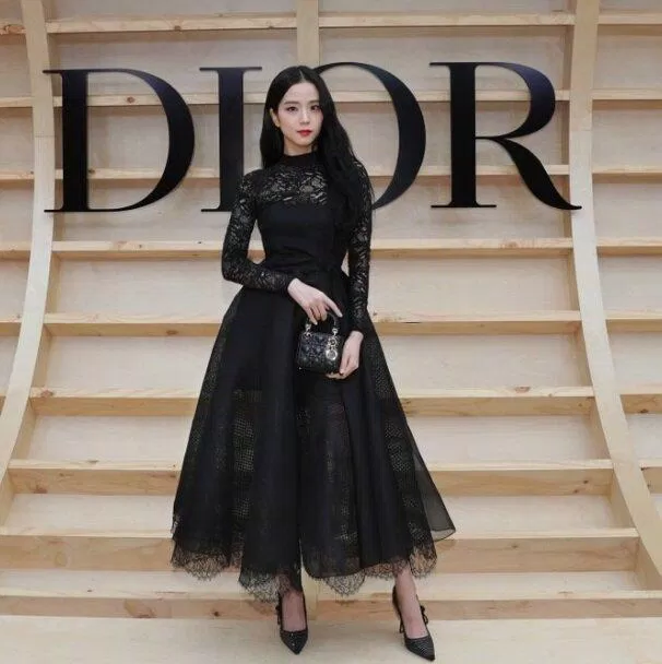 Cartier và Dior đánh nhau để tranh giành Jisoo BLACKPINK? - Kiến thức mới 2024 4 Jisoo là đại sứ toàn cầu của Dior. (Ảnh: Internet)