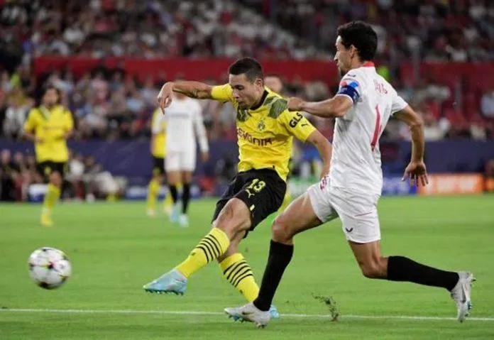 Guerreiro mở tỉ số cho Dortmund trong trận hành quân đến Sevilla (Ảnh: Internet)
