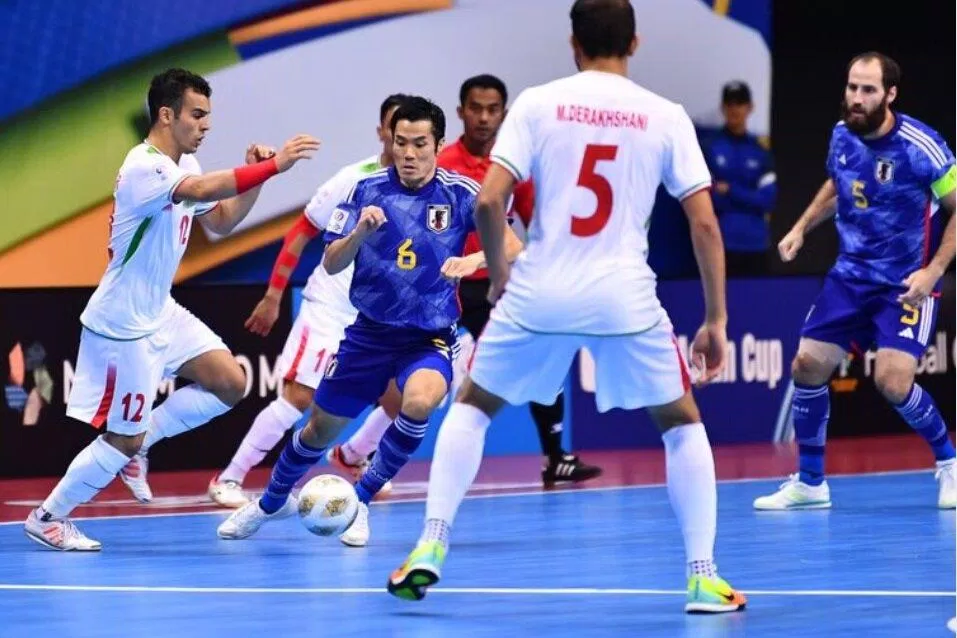 Futsal Nhật Bản trình diễn khả năng phòng thủ tuyệt vời trước Futsal Iran (Ảnh: Internet) Futsal Nhật Bản trình diễn khả năng phòng thủ tuyệt vời trước Futsal Iran (Ảnh: Internet)