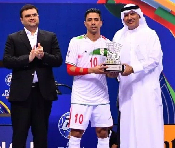 Pivo số 10 Tayebi của Iran nhận giải vua phá lưới của AFC Futsal Asian 2022 (Ảnh: Internet) Pivo số 10 Tayebi của Iran nhận giải vua phá lưới của AFC Futsal Asian 2022 (Ảnh: Internet)