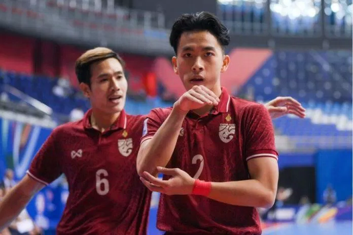 Tuyển Futsal Thái Lan nhanh chóng vươn lên dẫn trước tuyển Tajikistan (Ảnh: Internet)