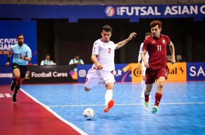 Tuyển Futsal Tajkistan liên tục hãm thành tìm kiếm bàn gỡ (Ảnh: Internet)