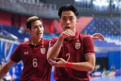 Tuyển Futsal Thái Lan nhanh chóng vươn lên dẫn trước tuyển Tajikistan (Ảnh: Internet) Tuyển Futsal Thái Lan nhanh chóng vươn lên dẫn trước tuyển Tajikistan (Ảnh: Internet)