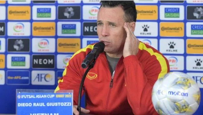 Huấn luyện viên Diego Giustozzi trả lời báo giới rất tự tin trước trận gặp Nhật Bản (Ảnh: Internet) Huấn luyện viên Diego Giustozzi trả lời báo giới rất tự tin trước trận gặp Nhật Bản (Ảnh: Internet)