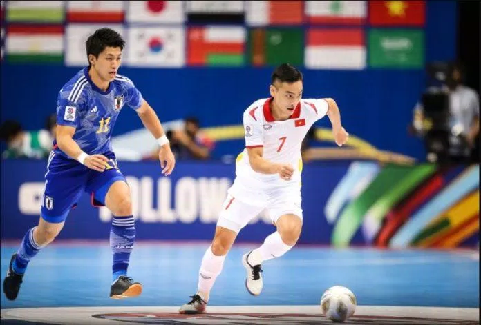 Các cầu thủ Futsal Việt Nam vùng lên nhằm giành lại thế trận ở hiệp 2 (Ảnh: Internet)