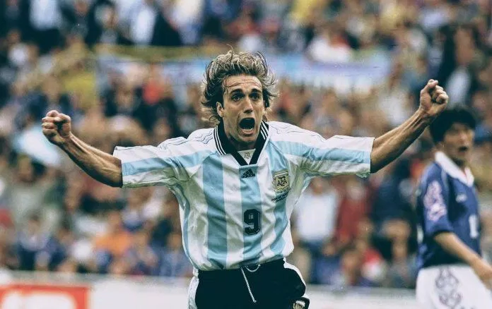 Gabriel Batistuta là cầu thủ Argentina duy nhất lập 2 cú hattrick trong 2 mùa World Cup liên tiếp (Ảnh: Internet) Gabriel Batistuta là cầu thủ Argentina duy nhất lập 2 cú hattrick trong 2 mùa World Cup liên tiếp (Ảnh: Internet)