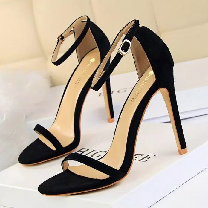 Giày cao gót sandal (Ảnh: internet)