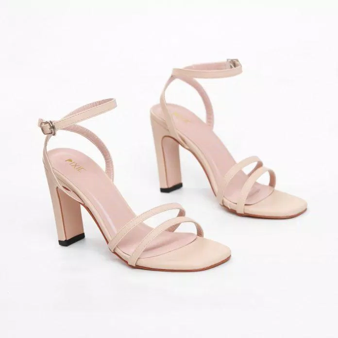 Giày cao gót sandal (Ảnh: internet)