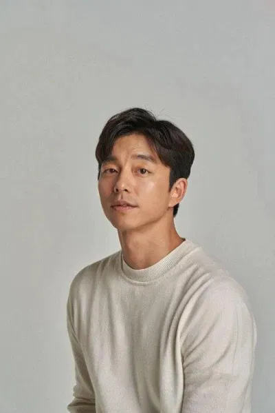 Gong Yoo là ông chú độc thân được yêu thích nhất hiện nay (Ảnh: Internet)
