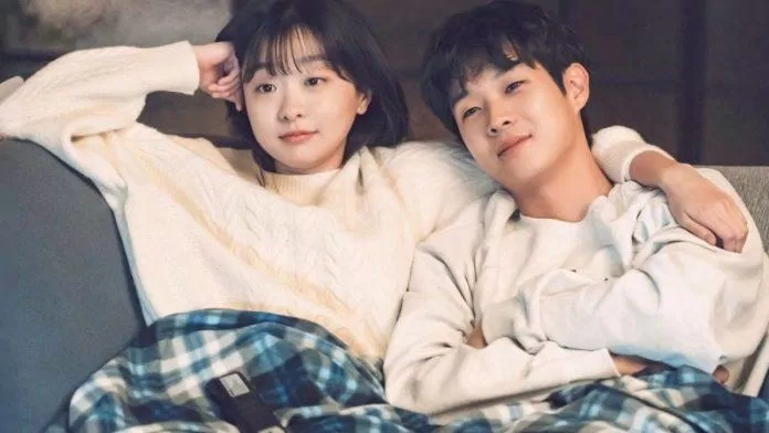 Kim Da Mi và Choi Woo Shik khiến khán giả thích thú với phản ứng hóa học đáng yêu trong "Mùa hè yêu dấu của chúng tôi" (Ảnh: Internet)