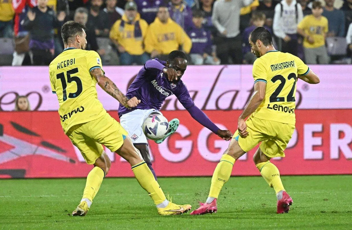 Ikone khiến thầy trò Inzaghi như ngồi trên đống lửa khi ghi siêu phẩm quân bình tỉ số 2-2 cho Fiorentina (Ảnh: Internet)