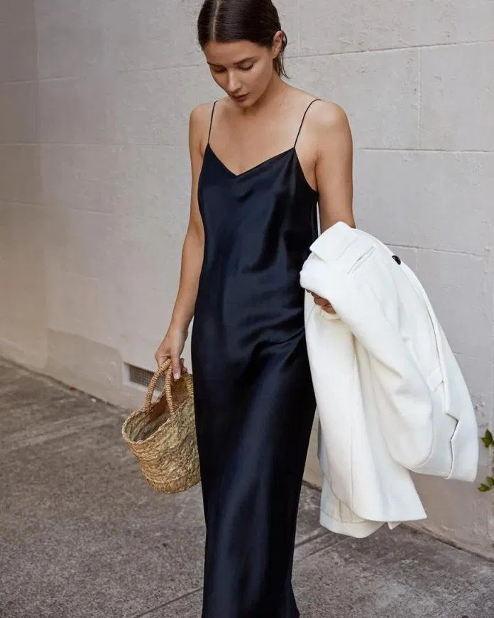 Cô nàng đơn giản nhưng thu hút trong váy lụa (ảnh: Internet)