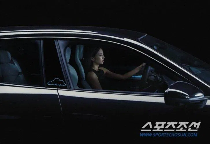 Jennie gần đây đã làm việc với hãng xe hơi sang trọng Porsche (Ảnh: Internet)