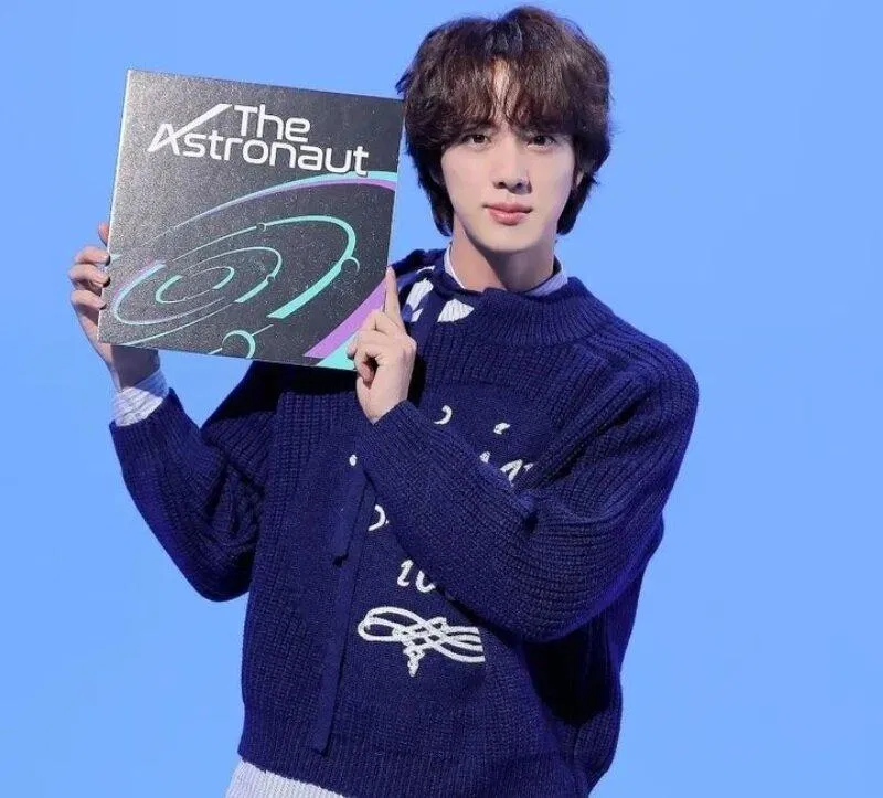Ban đầu Jin có kế hoạch nhập ngũ ngay sau album BE của BTS (Ảnh: Internet) Ban đầu Jin có kế hoạch nhập ngũ ngay sau album BE của BTS (Ảnh: Internet)