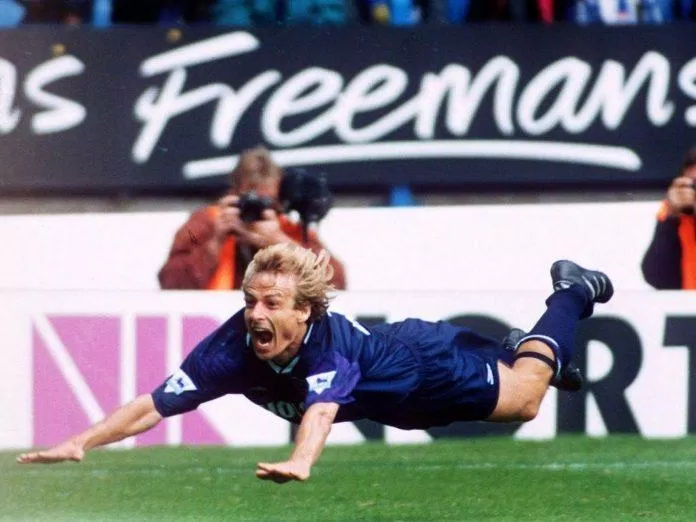 Phong cách ăn mừng thợ lặn đã từng là một biểu tượng của Jurgen Klinsmann (Ảnh: Internet)