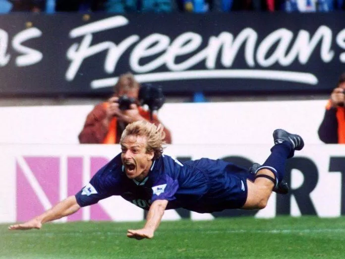 Phong cách ăn mừng thợ lặn đã từng là một biểu tượng của Jurgen Klinsmann (Ảnh: Internet) Phong cách ăn mừng thợ lặn đã từng là một biểu tượng của Jurgen Klinsmann (Ảnh: Internet)