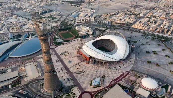 Khung cảnh bên ngoài sân vận động Khalifa khiến nhiều người cảm giác như lạc vào một thế giới giả tưởng (Ảnh: Internet)