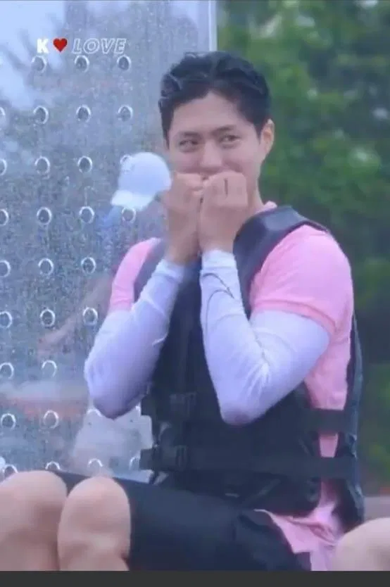 Khuôn mặt đầy lo lắng và sợ hãi của nam diễn viên họ Park (Ảnh: Internet)