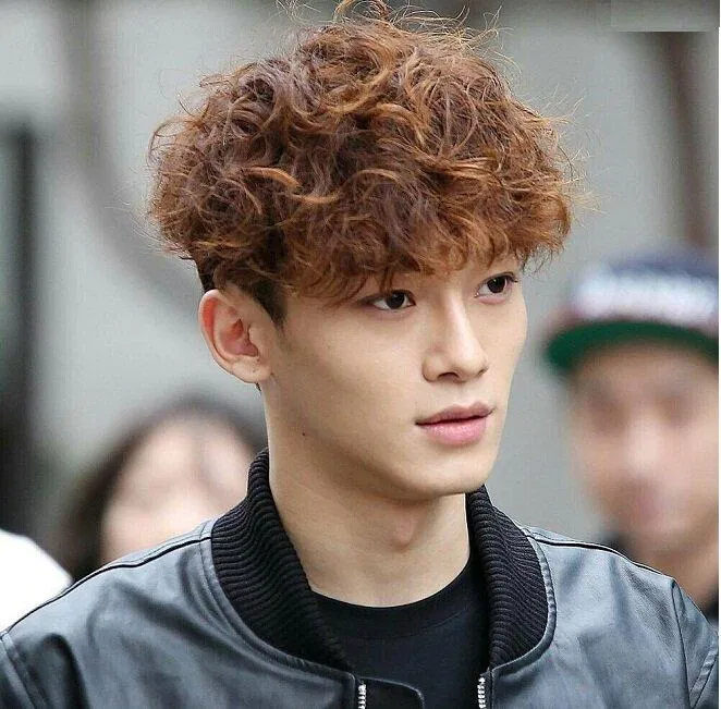 20+ kiểu tóc nam mặt dài đẹp: Mullet, Undercut, Pompadour, Mohican đều có đủ BlogAnChoi hiệu quả kiểu tóc Kiểu tóc 2 mái cho nam mặt dài Kiểu tóc mùa hè cho nam mặt dài kiểu tóc nam Kiểu tóc nam búi cao Man Bun kiểu tóc nam mặt dài Kiểu tóc nam mặt dài gầy Kiểu tóc nam mặt dài gầy trán cao Kiểu tóc nam mặt dài mái ngố Kiểu tóc nam mặt dài Mohican Kiểu tóc nam mặt dài Mullet Kiểu tóc nam mặt dài Pompadour Kiểu tóc nam mặt dài Quiff Kiểu tóc nam mặt dài Side Part Kiểu tóc nam mặt dài Slicked Back Kiểu tóc nam mặt dài Textured Kiểu tóc nam mặt dài tỉa mỏng Kiểu tóc nam mặt dài trán thấp Kiểu tóc nam mặt dài Undercut Kiểu tóc nam mặt dài xẻ lệch ngôi Kiểu tóc nam mặt dài xoăn rẽ ngôi lệch Kiểu tóc nam ngắn gọn mặt dài Kiểu tóc uốn cho nam mặt dài làm tóc mặt dài mohican mùa hè mullet nam mặt dài phái mạnh phù hợp Pompadour Quiff salon làm tóc Side Part Slicked Back tóc nam tóc nam mặt dài tóc uốn Two Block undercut
