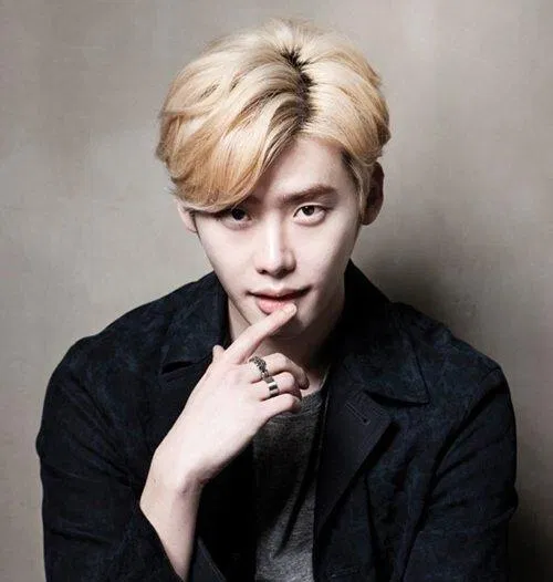 Kiểu tóc nam mặt dài xẻ lệch ngôi (nguồn: int