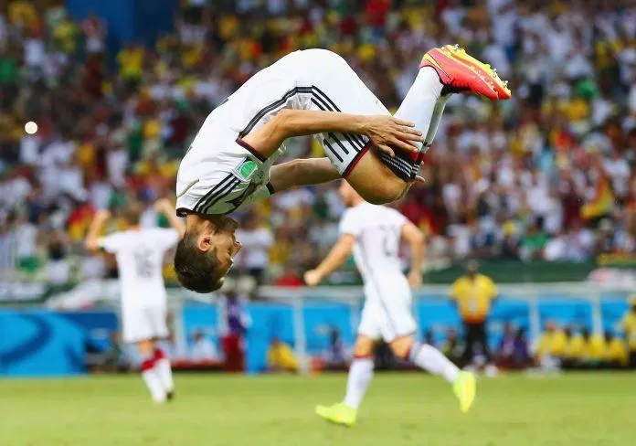 Phong cách ăn mừng lộn ngược một vòng tại các trận đấu World Cup (Ảnh: Internet) Phong cách ăn mừng lộn ngược một vòng tại các trận đấu World Cup (Ảnh: Internet)