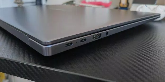 Các lỗ cắm và cổng kết nối của máy (Ảnh: Internet) Các lỗ cắm và cổng kết nối của máy (Ảnh: Internet)