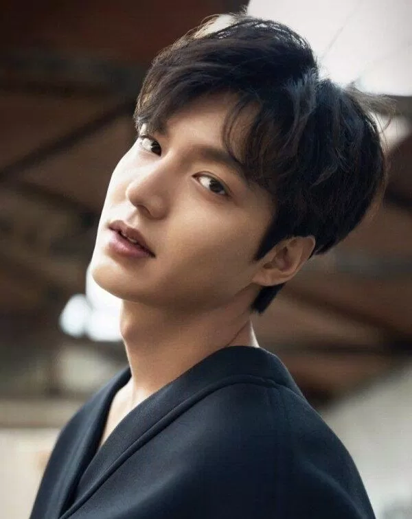 Sở hữu chiều cao khủng cùng thân hình to lớn, Lee Min Ho là một trong những tiêu chí bạn trai của đông đảo chị em (Ảnh: Internet)
